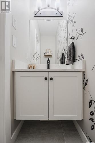 339 Dagnone Crescent, Saskatoon, SK - Indoor Photo Showing Laundry Room