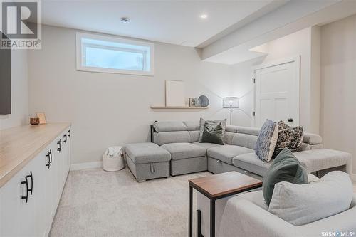 339 Dagnone Crescent, Saskatoon, SK - Indoor Photo Showing Living Room