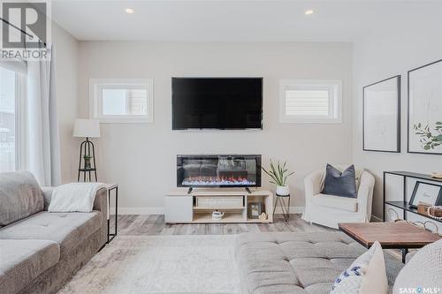 339 Dagnone Crescent, Saskatoon, SK - Indoor Photo Showing Living Room