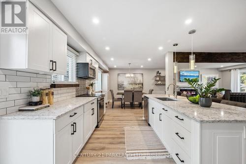 941 Wyldewood Drive, Oshawa, ON - Indoor Photo Showing Kitchen With Upgraded Kitchen