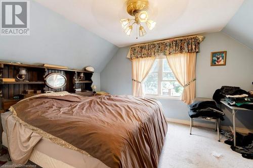 272 East 15Th Street, Hamilton, ON - Indoor Photo Showing Bedroom