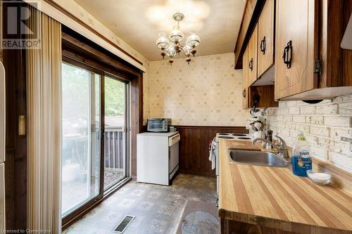 272 East 15Th Street, Hamilton, ON - Indoor Photo Showing Kitchen