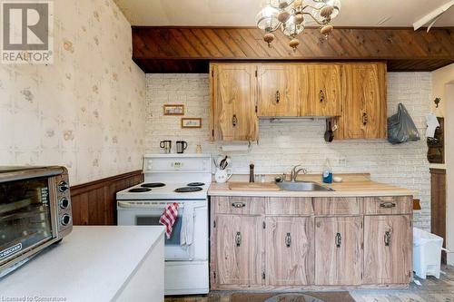 272 East 15Th Street, Hamilton, ON - Indoor Photo Showing Kitchen