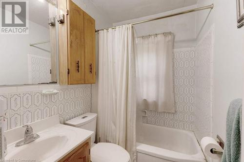 272 East 15Th Street, Hamilton, ON - Indoor Photo Showing Bathroom