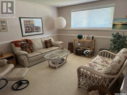 118 320 Heritage Crescent, Saskatoon, SK - Indoor Photo Showing Living Room