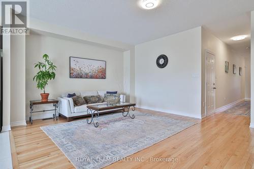 1246 Peelar Crescent, Innisfil, ON - Indoor Photo Showing Living Room