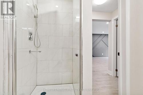 3642 Ellengale Drive, Mississauga (Erindale), ON - Indoor Photo Showing Bathroom