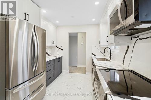 3642 Ellengale Drive, Mississauga (Erindale), ON - Indoor Photo Showing Kitchen With Upgraded Kitchen