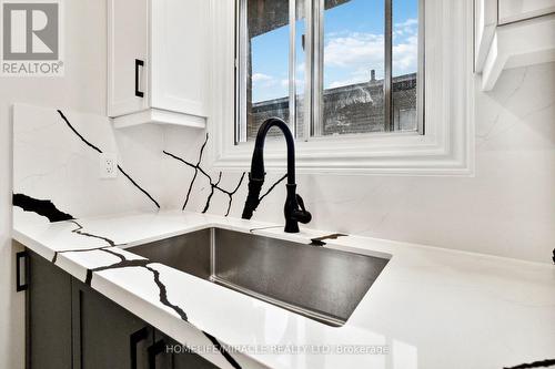 3642 Ellengale Drive, Mississauga (Erindale), ON - Indoor Photo Showing Kitchen