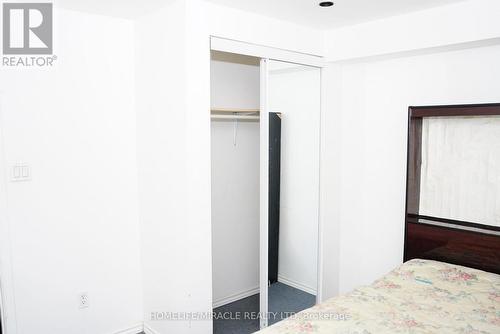 7659 Doverwood Drive, Mississauga, ON - Indoor Photo Showing Bedroom