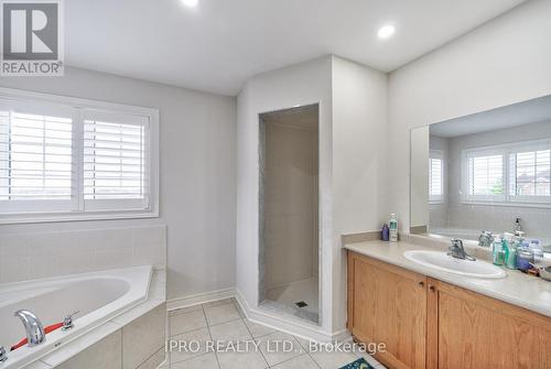 566 Bessborough Drive, Milton, ON - Indoor Photo Showing Bathroom