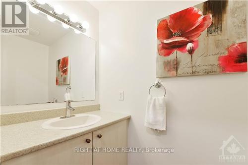 615 Remnor Avenue, Ottawa, ON - Indoor Photo Showing Bathroom