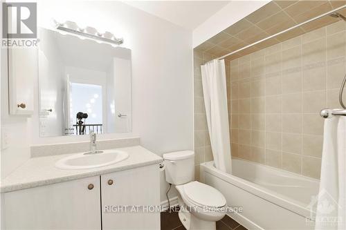 615 Remnor Avenue, Ottawa, ON - Indoor Photo Showing Bathroom