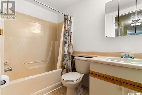 205 3410 Park Street, Regina, SK - Indoor Photo Showing Bathroom