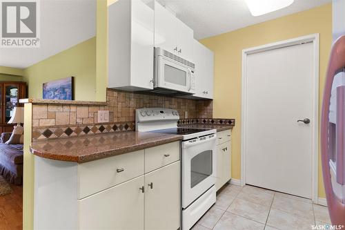 205 3410 Park Street, Regina, SK - Indoor Photo Showing Kitchen