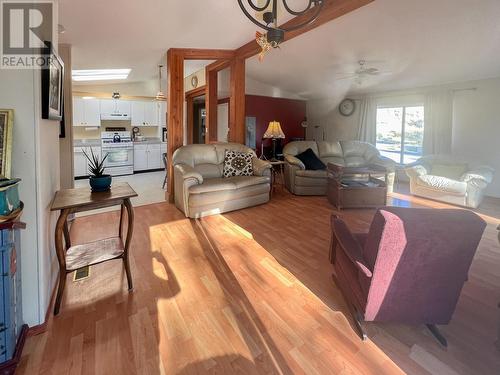 18-1401 Nicola Ave, Merritt, BC - Indoor Photo Showing Living Room