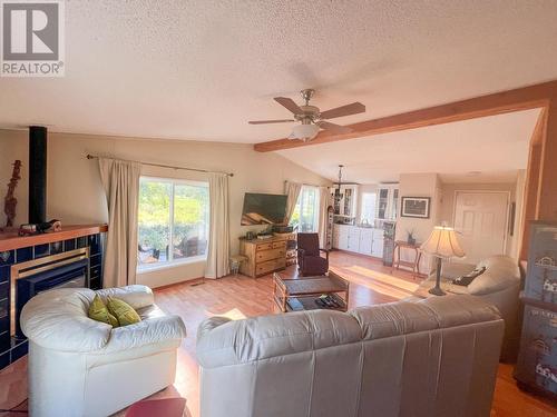 18-1401 Nicola Ave, Merritt, BC - Indoor Photo Showing Living Room With Fireplace