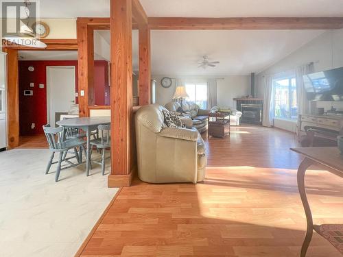 18-1401 Nicola Ave, Merritt, BC - Indoor Photo Showing Living Room