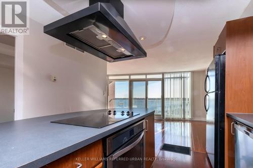 1022 - 550 Queens Quay W, Toronto (Waterfront Communities), ON - Indoor Photo Showing Kitchen