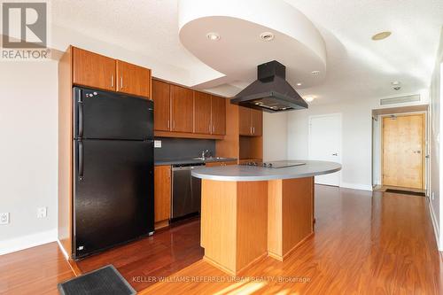 1022 - 550 Queens Quay W, Toronto, ON - Indoor Photo Showing Kitchen