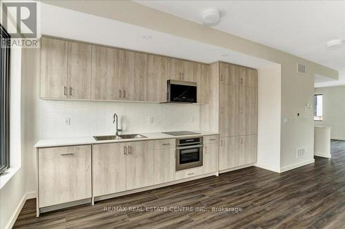 31 Rainwater Lane, Barrie, ON - Indoor Photo Showing Kitchen With Double Sink