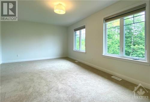 33 Kinver Private, Ottawa, ON - Indoor Photo Showing Other Room