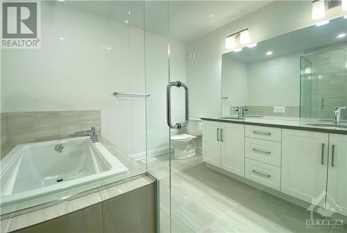 33 Kinver Private, Ottawa, ON - Indoor Photo Showing Bathroom