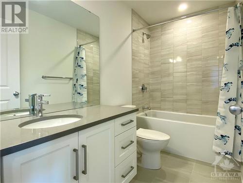 33 Kinver Private, Ottawa, ON - Indoor Photo Showing Bathroom