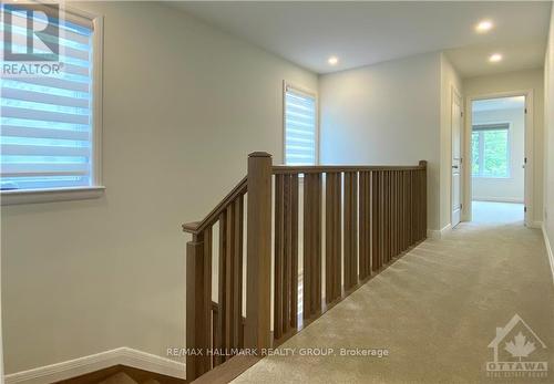 33 Kinver, Ottawa, ON - Indoor Photo Showing Other Room