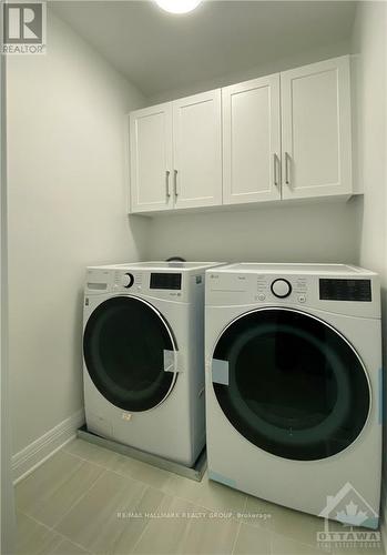 33 Kinver, Ottawa, ON - Indoor Photo Showing Laundry Room