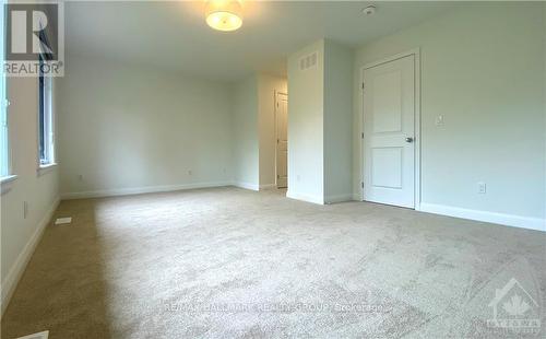 33 Kinver, Ottawa, ON - Indoor Photo Showing Other Room