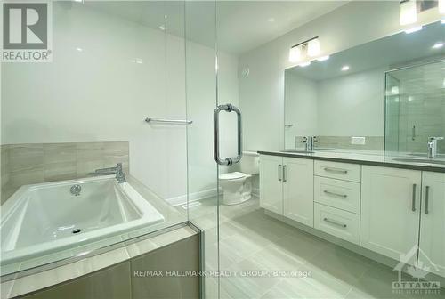 33 Kinver, Ottawa, ON - Indoor Photo Showing Bathroom