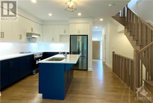 33 Kinver Private, Ottawa, ON - Indoor Photo Showing Kitchen With Upgraded Kitchen