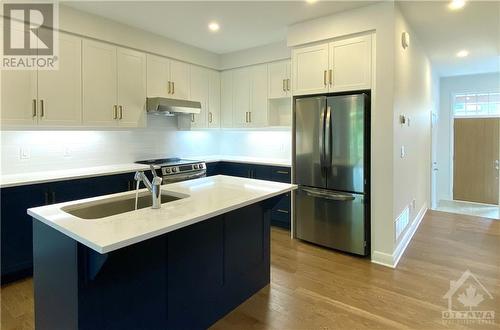 33 Kinver Private, Ottawa, ON - Indoor Photo Showing Kitchen With Double Sink With Upgraded Kitchen