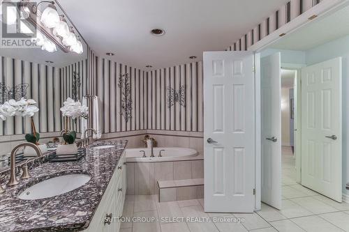 211 - 250 Sydenham Street, London, ON - Indoor Photo Showing Bathroom