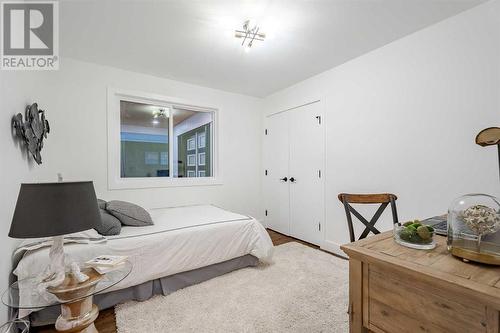 4228 Vauxhall Crescent Nw, Calgary, AB - Indoor Photo Showing Bedroom