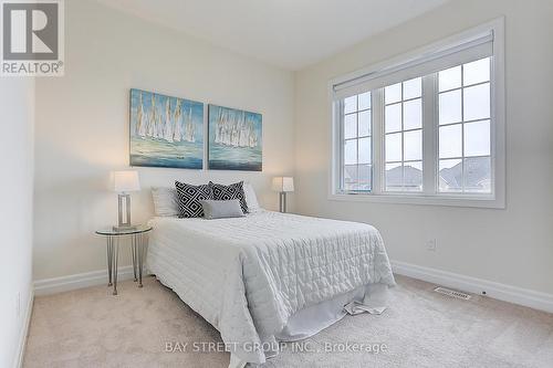 1 Frank Kelly Drive, East Gwillimbury, ON - Indoor Photo Showing Bedroom