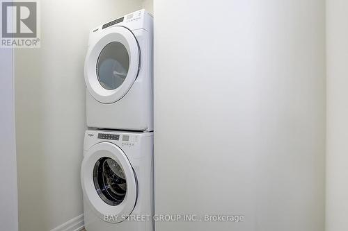 1 Frank Kelly Drive, East Gwillimbury, ON - Indoor Photo Showing Laundry Room