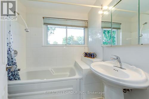 1349 Kelly Road, Mississauga (Clarkson), ON - Indoor Photo Showing Bathroom