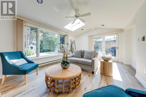 1349 Kelly Road, Mississauga (Clarkson), ON - Indoor Photo Showing Living Room