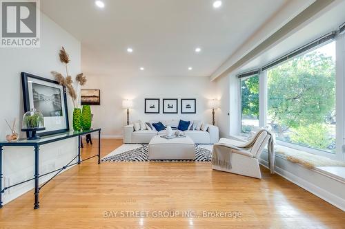 1349 Kelly Road, Mississauga (Clarkson), ON - Indoor Photo Showing Living Room