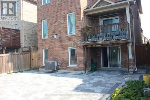 2 - 24 Old Field Crescent, Newmarket, ON - Outdoor