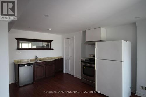 2 - 24 Old Field Crescent, Newmarket, ON - Indoor Photo Showing Kitchen