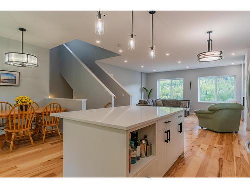 934 Redstone Drive, Rossland, BC - Indoor Photo Showing Dining Room