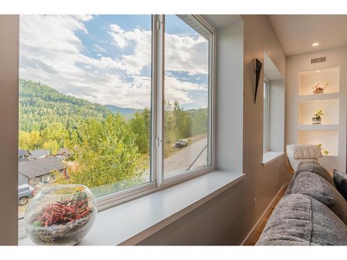 934 Redstone Drive, Rossland, BC - Indoor