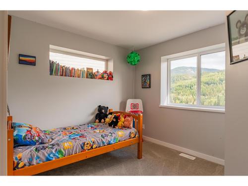 934 Redstone Drive, Rossland, BC - Indoor Photo Showing Bedroom