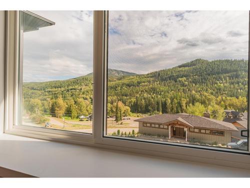 934 Redstone Drive, Rossland, BC - Indoor Photo Showing Other Room