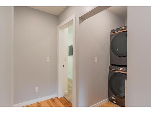 934 Redstone Drive, Rossland, BC - Indoor Photo Showing Laundry Room