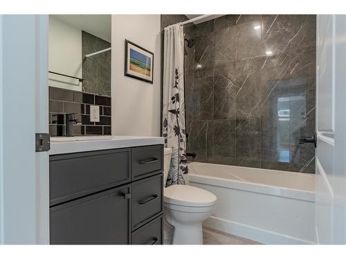 934 Redstone Drive, Rossland, BC - Indoor Photo Showing Bathroom