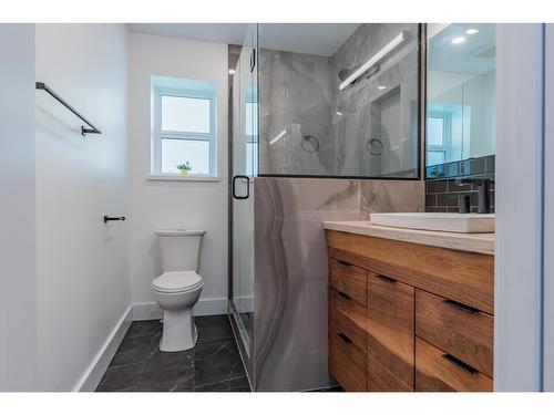 934 Redstone Drive, Rossland, BC - Indoor Photo Showing Bathroom